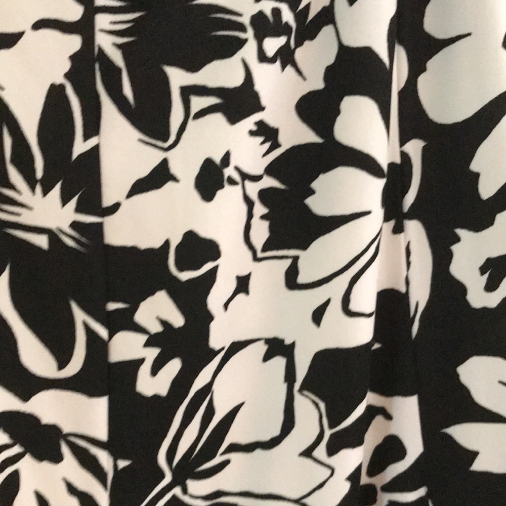 ❤️Black and white skirt - Picture 2 of 4